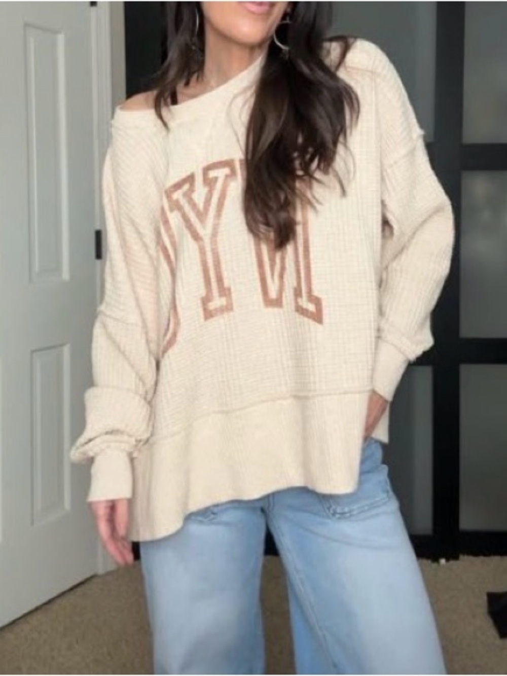 American Eagle Outfitters Big Hug Crew Neck Waffle NYC Sweatshirt - Picture 2 of 10